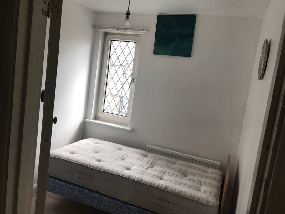 Single room in large spacious house in Figgs Marsh area of Tooting!