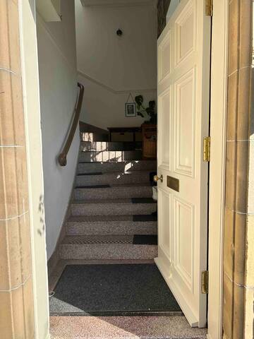 Delightful Double-upper Villa in Morningside gallery image 3