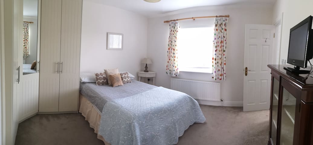 Double bedroom in warm, welcoming home in skerries