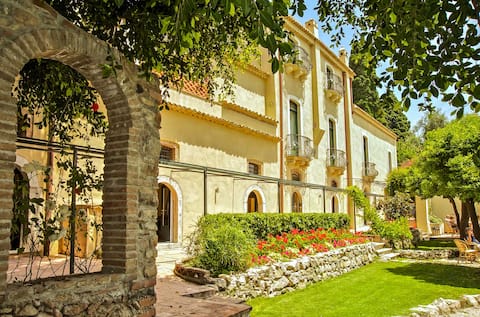 Teatro Greco Historic House