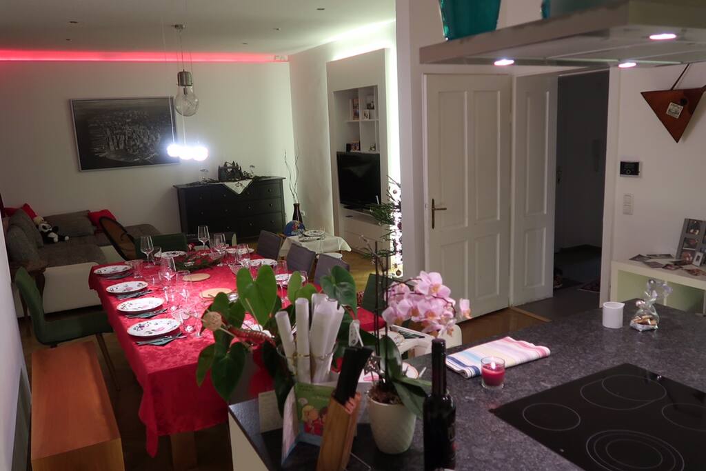 Küche und Wohnzimmer
