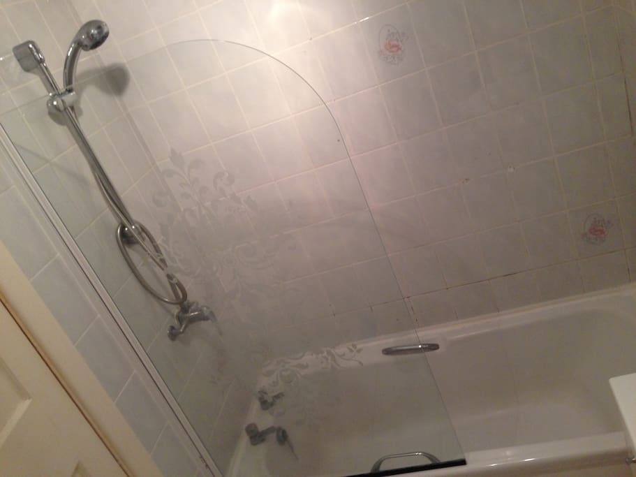 Power shower for a massaging cleanse.