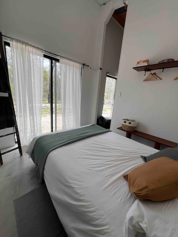 Მთავარი საძინებელი ხედით 