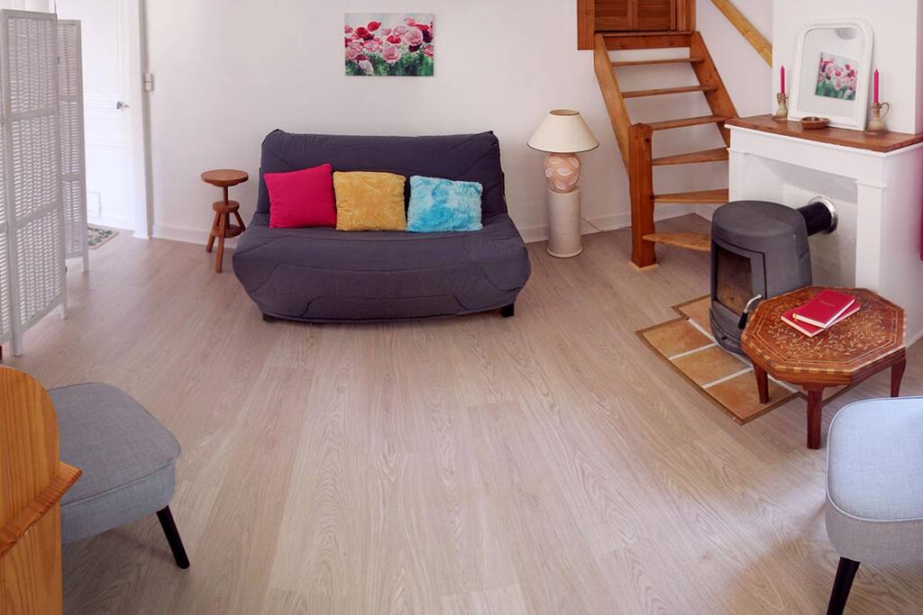 Le coin salon, canapé-lit pour 2 personnes supplémentaires