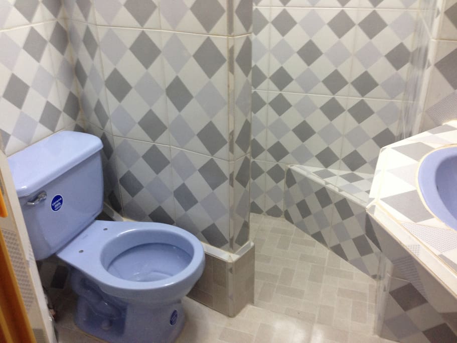 baño independiente en la habitacion.