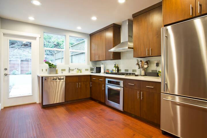 Stylish & Contemporary gallery image 2