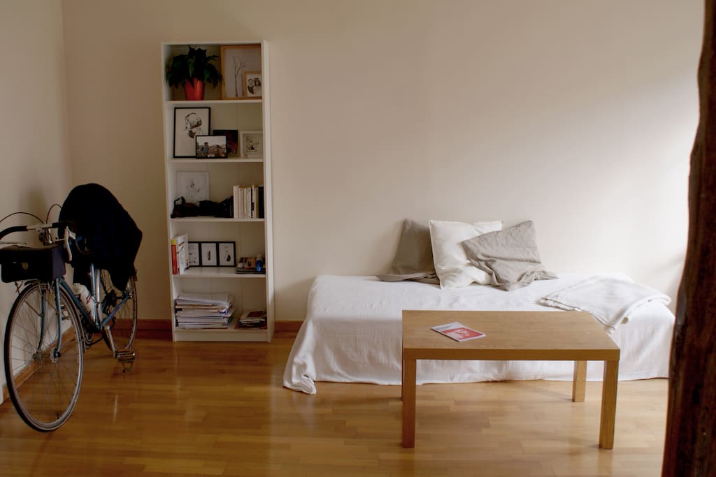 sofa becomes easily confortable double bed