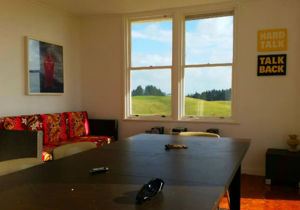 Lounge & Dining