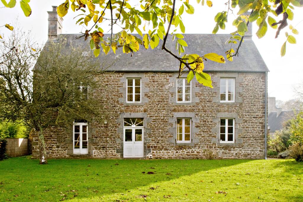 Grande maison familiale Maisons à louer à Champeaux, Manche, France Grande maison familiale Maisons à louer à Champeaux, Manche, France