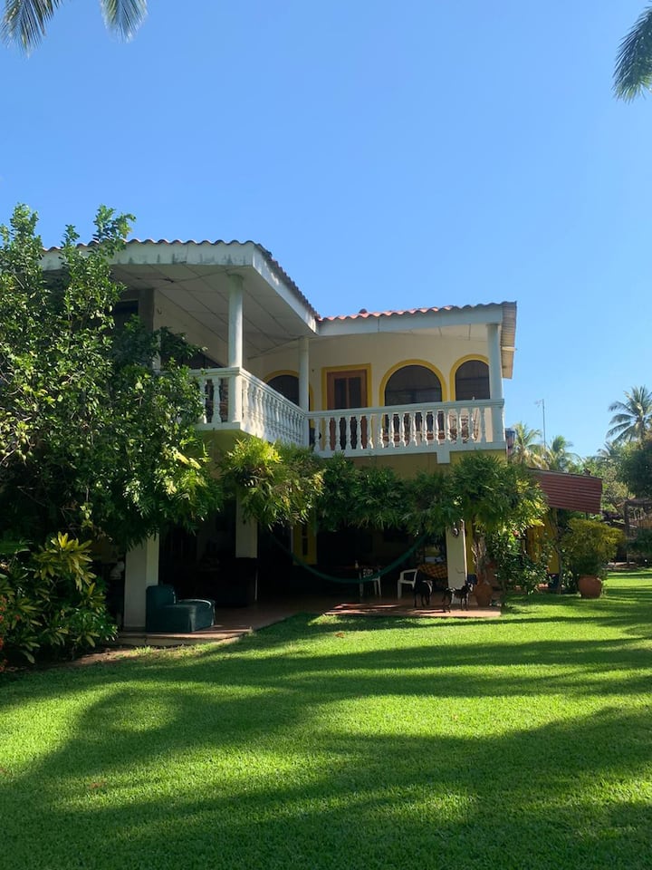 Salinitas 31, Beachfront private house to relax Houses for Rent in