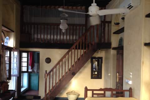 Stone Town studio apartment "Amber"