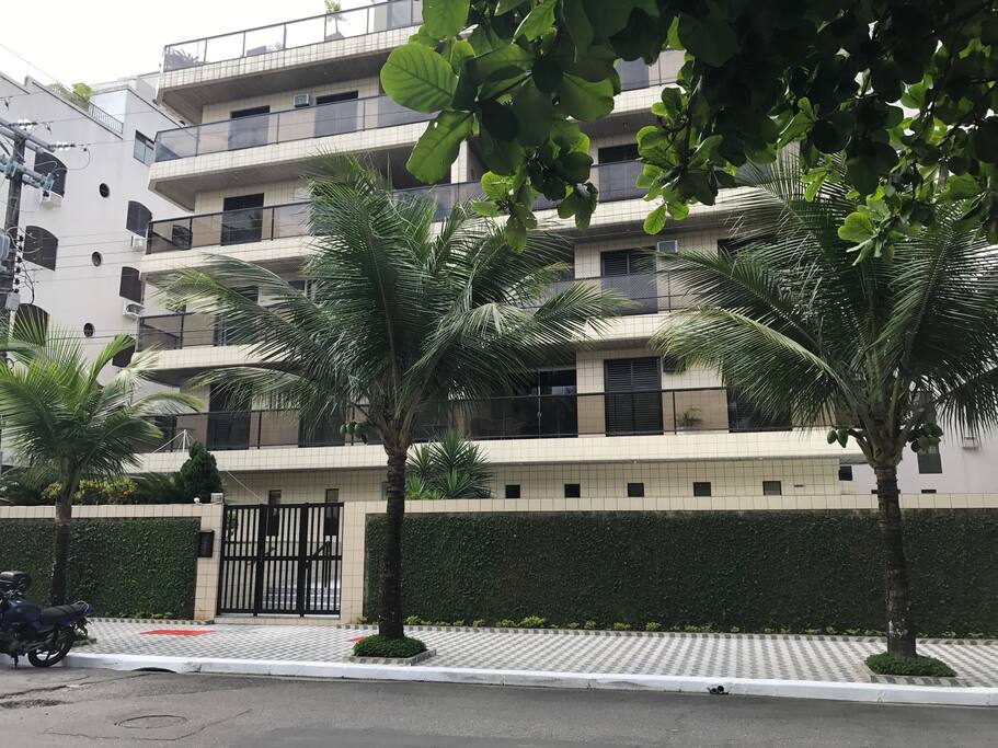 Fachada do nosso prédio maravilhoso e pertinho da Praia!