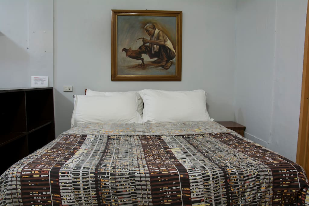 King Sized Bed with 4 bouncy pillows, fresh sheets and comforter. Plug right beside the bed for charging. Small side table.