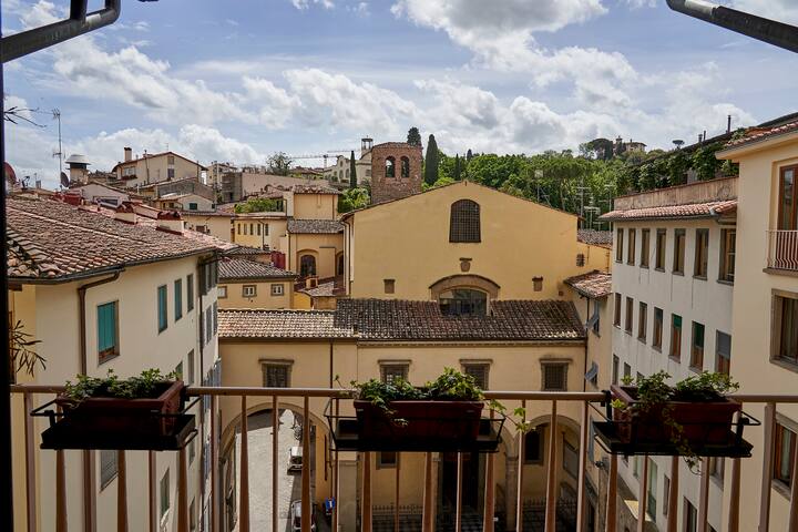 Ponte Vecchio Deluxe Apartment gallery image 3