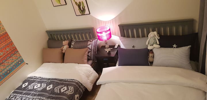 Habitación doble con dos dormitorios.