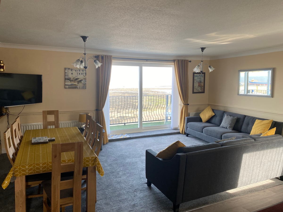 Popular Airbnb listing: Lobster Lodge, Townhouse, Sleeps 7, Parking, WIFI. in North Sunderland