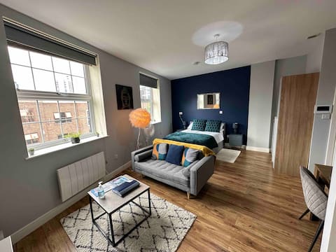 Top Airbnb: Spacious and homely, city centre studio. in Finham