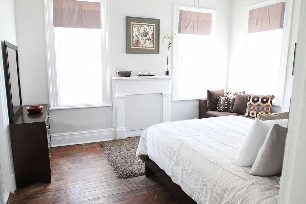 Master Bedroom with Queen Bed