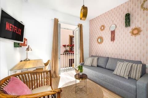 Successful Airbnb property: Sunny Rooftop Home in Malaga old town/WIFI in San Felipe Neri