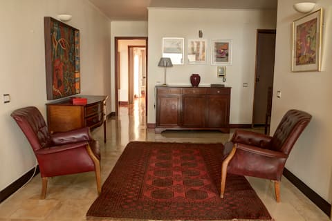 Top Airbnb: 360° Sea & City views, in the heart of Funchal in Funchal (Sé)