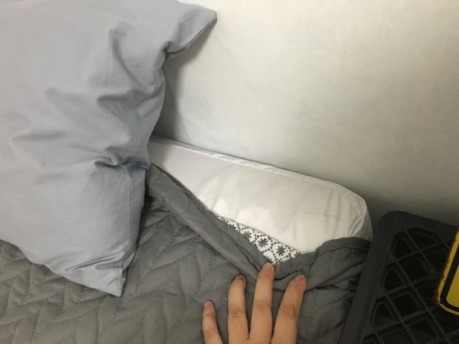 Super single ratex matress.