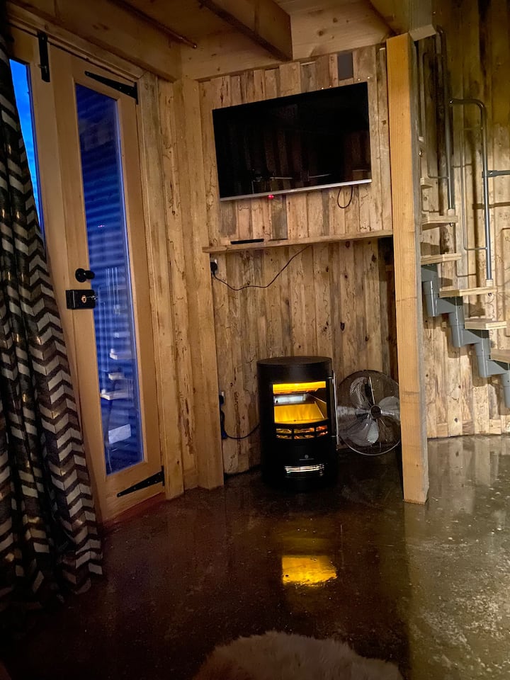 Silo One ~ Hot Tub & Sauna - Essex