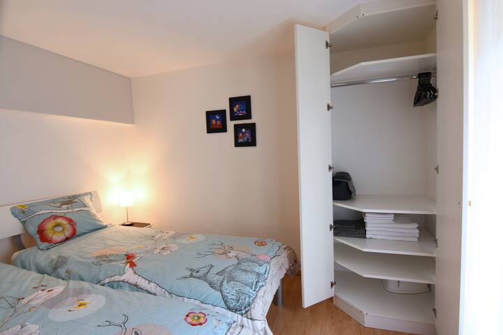 Kleiderschrank