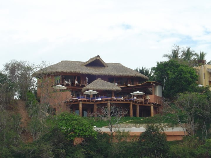Palatial Beach Heaven In Mexico - Ixtapa Zihuatanejo