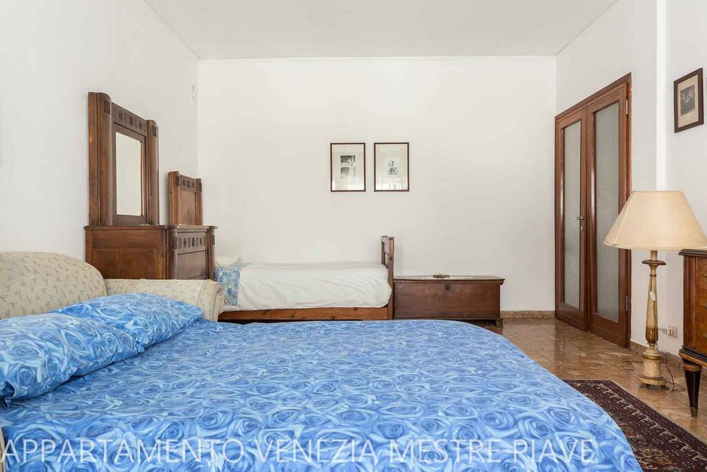 Salone con 5 posti letto