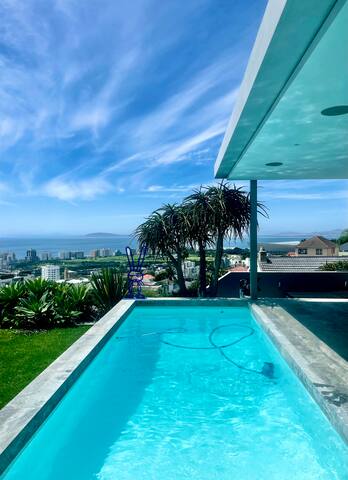 Luxurious Villa with Spectacular Sea Views