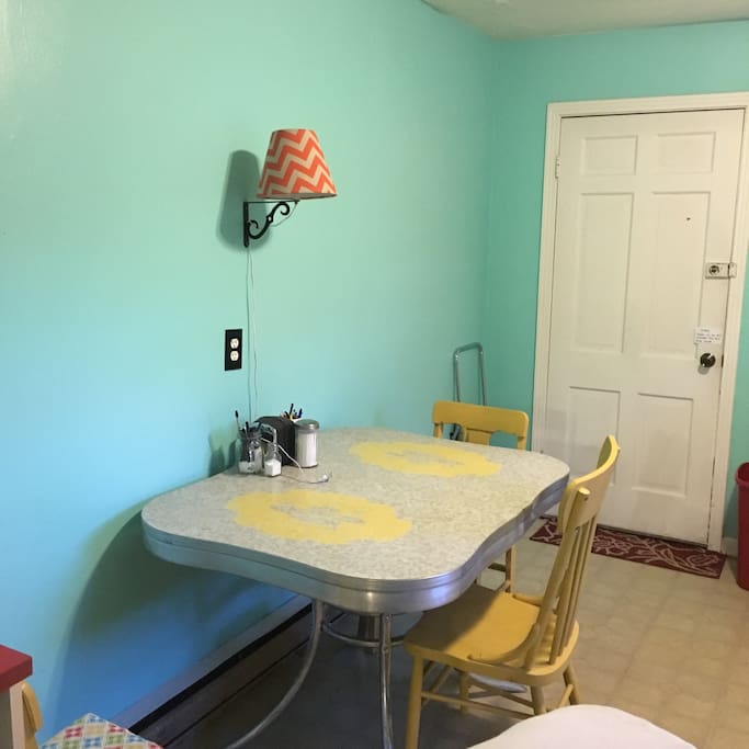 Kitchen dinner table