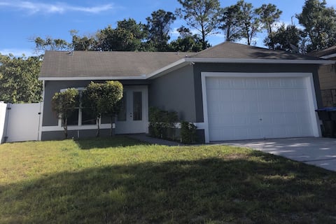 Orlando 4 BR Home Centrally Located on Dead End St
