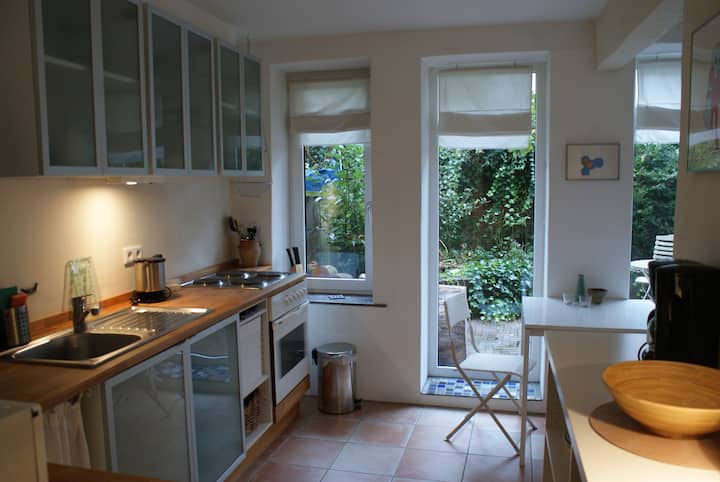 Lovely apartment with courtyard garden (for 1 guest)