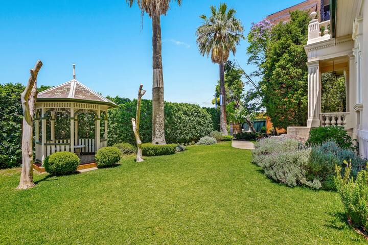 Grand Annandale Home with Iconic Sydney Views gallery image 4