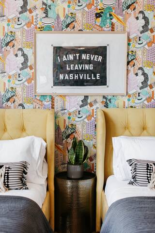 DESIGNER🤍SKYLINE VIEWS🤍HUGE🤍10 BED😴🤍BACHELORETTE gallery image 4