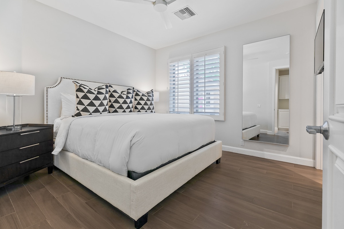 Bedroom 2 in the main house with a Cal King bed and en suite bathroom.