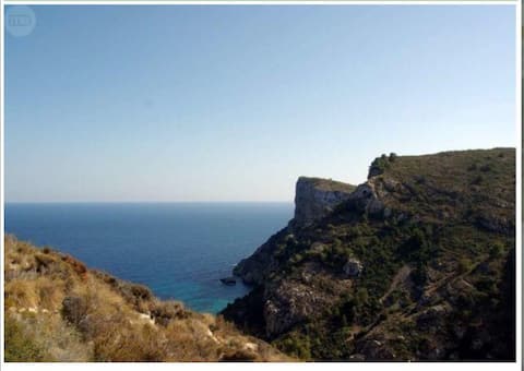 A privileged natural setting with its own beach