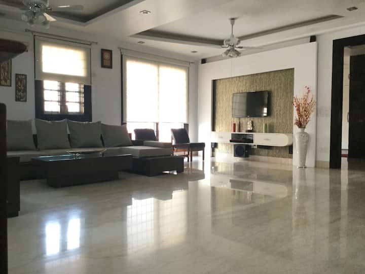 Deluxe Room (AC at COST) in Dwarka Delhi Near IGIA