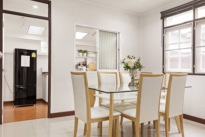 曼谷Sutthisan地铁站独栋带花园、停车位别墅 五卧三卫 闹中取静 中文房东 gallery image 2