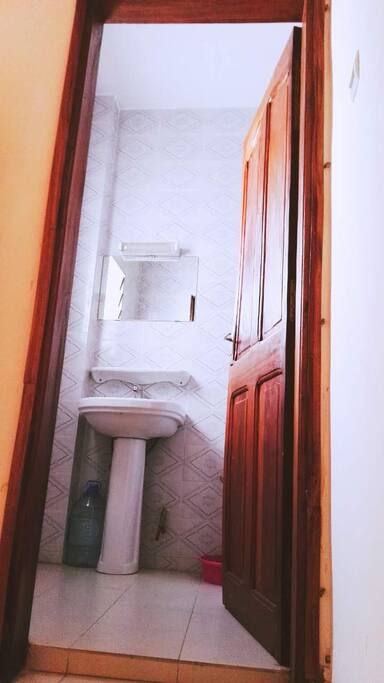 Ensuite bathroom, privacy guarantee!