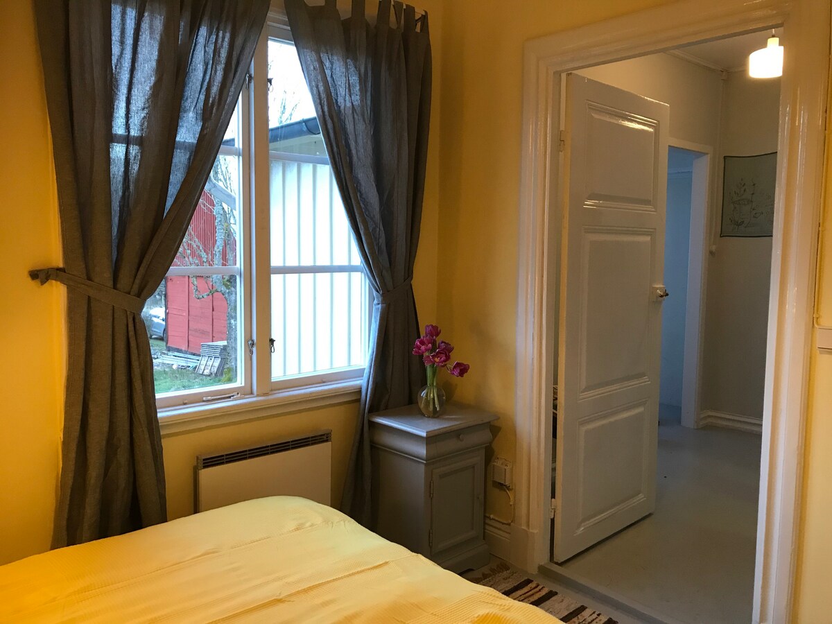 Dhomë gjumi poshtë me krevat dopio 