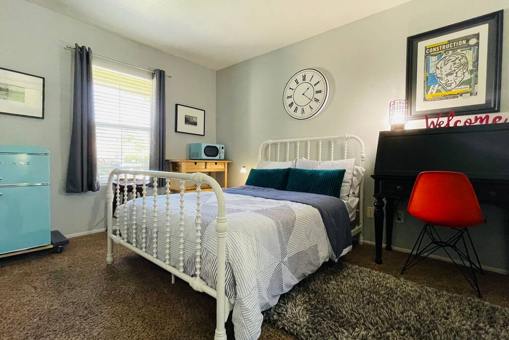 Airbnb Charming Modern Bedroom in OrangeCrest Riverside
