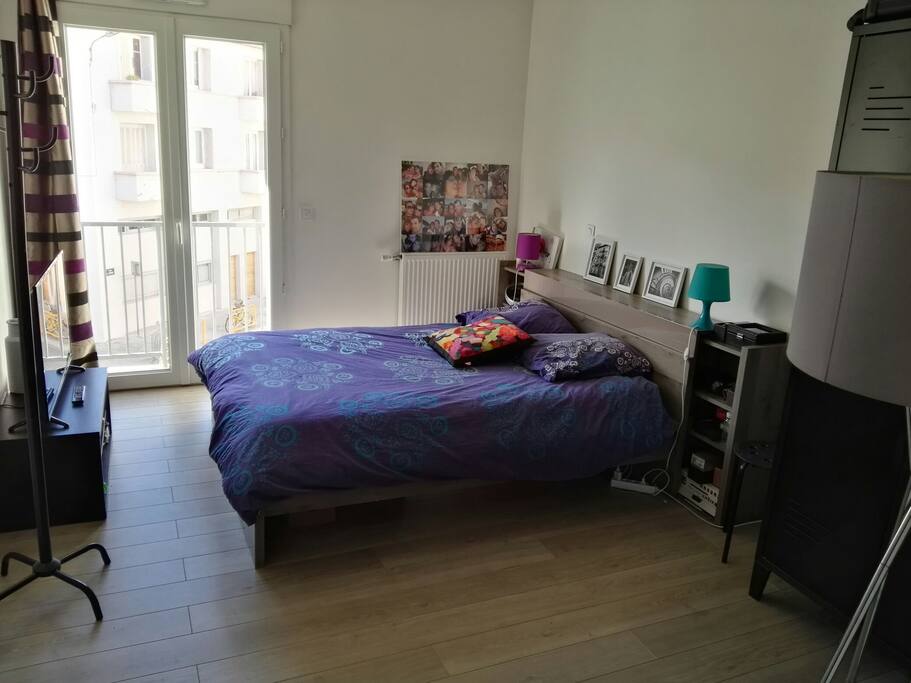 Grande chambre lumineuse
