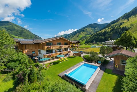 Beliebte Airbnb-Anzeige: Family apartment "Platteck with pool type-2 in Rauris