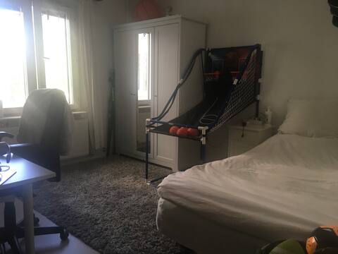 Fint stort rum i Solna