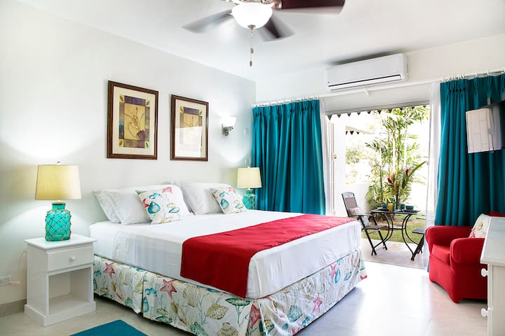 Green Monkey 2 - Rockley Studio, POOL & near BEACH