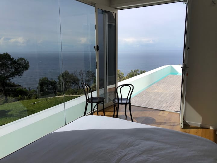 床1 -宽敞的21平方米客房，可直接通往带泳池、灌木丛和海景的泳池