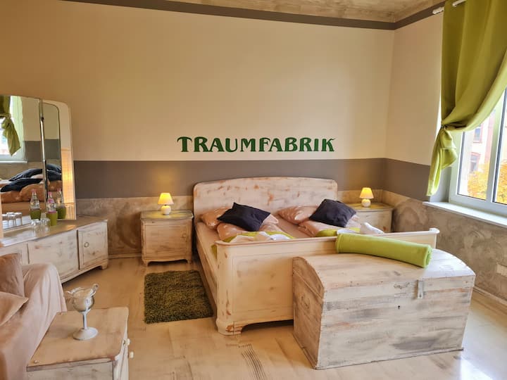 Jennys Erste Ferienwohnung -
Stadtrandoase - Naumburg (Saale)