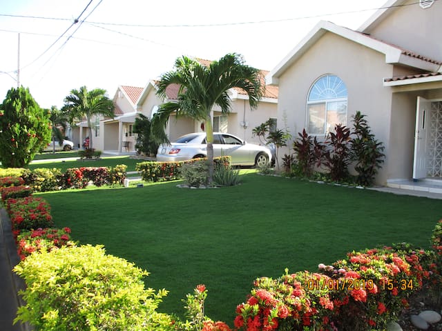 Caribbean Estate Vacation Rental July 2021 House In Kingston Jamaica 2 Bedroom 1 Bathroom