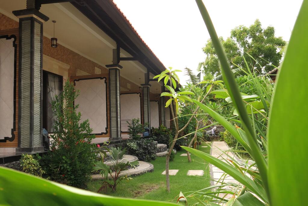 nuansa kamar yang memiliki kebun hijau